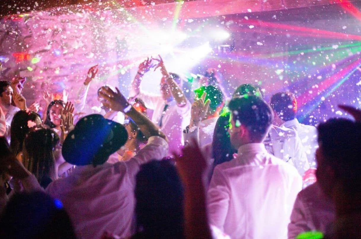 Confettis et lasers