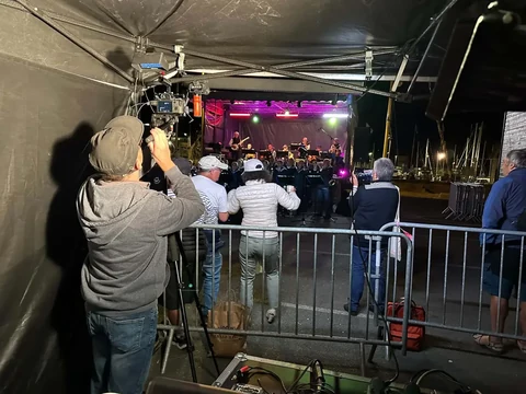 Espace de régie et captation face à un concert en extérieur